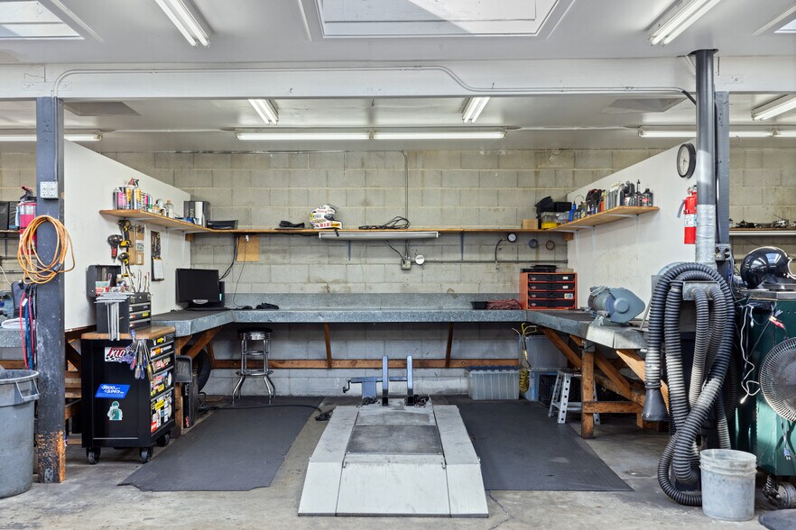 More Photos Of 735 Gilman St, Berkeley Showroom For Sale