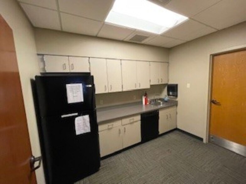 More Photos Of 121 W Lincoln Hwy, Dekalb Office For Sale