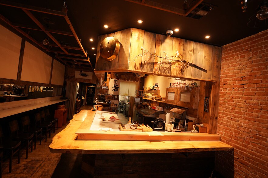 More Photos Of 300 N Main St, Santa Ana Storefront For Sale