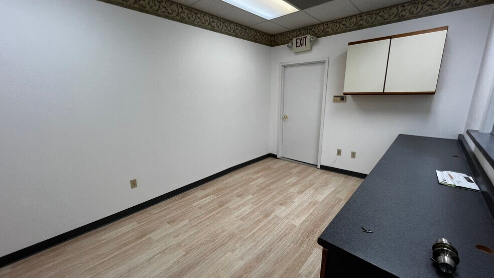 More Photos Of 25 S Broad St, Nazareth Medical For Lease