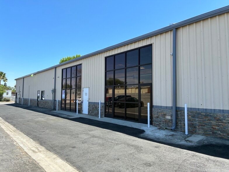 More Photos Of 4801 District Blvd, Bakersfield Warehouse For Lease