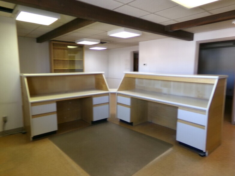 More Photos Of 1616 W 2nd St, Rock Springs Industrial For Lease