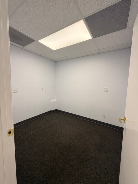 More Photos Of 15644 Pomerado Rd, Poway Medical For Lease