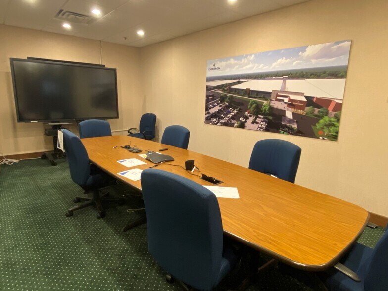 More Photos Of 2633 Campbell Rd, Sidney Office For Sale