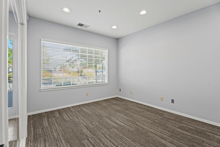 More Photos Of 1252 Airport Park Blvd, Ukiah General Retail For Lease