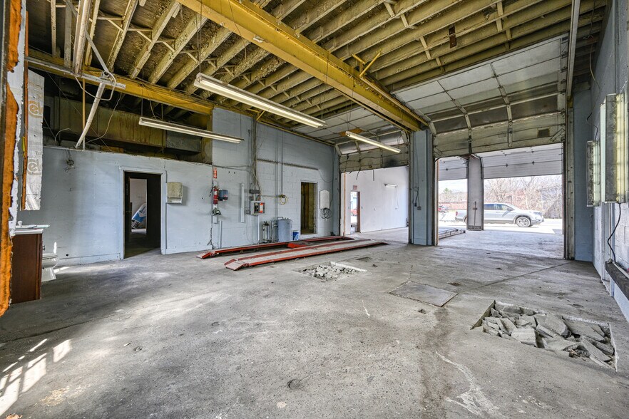 More Photos Of 74 Route 133, Winthrop Flex For Sale