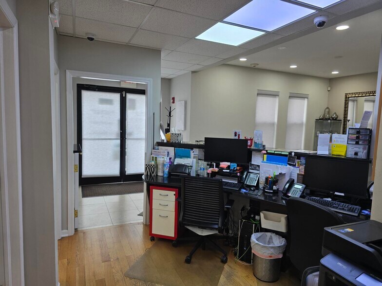 More Photos Of 9629 S Southwest Hwy, Oak Lawn Medical For Sale
