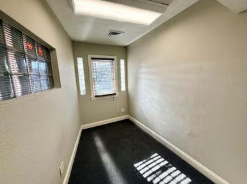 More Photos Of 206 W Elm St, Ozark Office For Sale