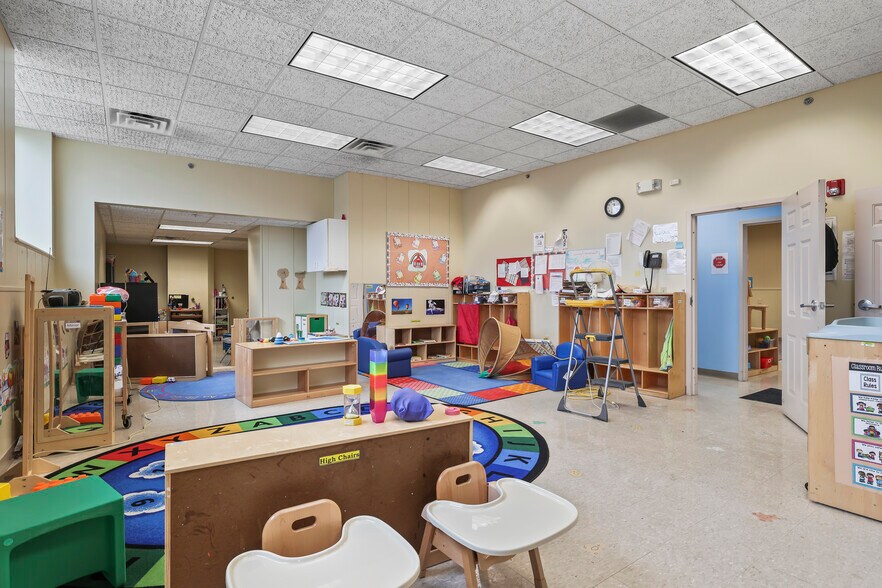 More Photos Of 1631 Main St, Niagara Falls Industrial For Sale