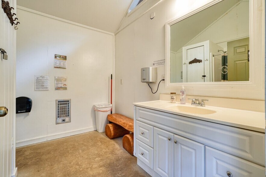 More Photos Of 400 Mulberry Gap Rd, Ellijay Hospitality For Sale