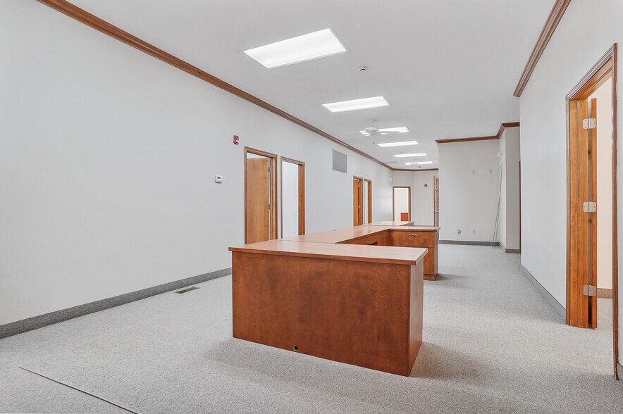 More Photos Of 120 W Aurora Rd, Northfield Medical For Lease