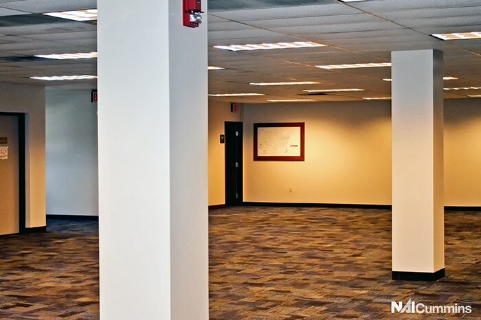 More Photos Of 557 E Tallmadge Ave, Akron Warehouse For Lease