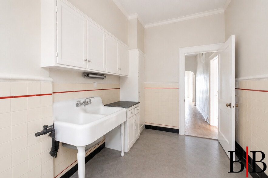 More Photos Of 967 Flatbush Ave, Brooklyn Storefront Retail Residential For Sale