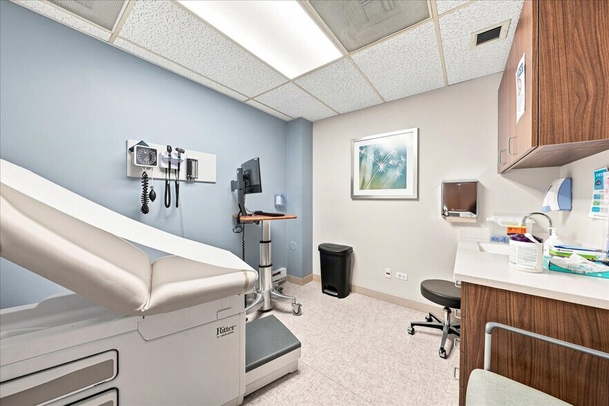 More Photos Of 3303 S Halsted St, Chicago Medical For Lease