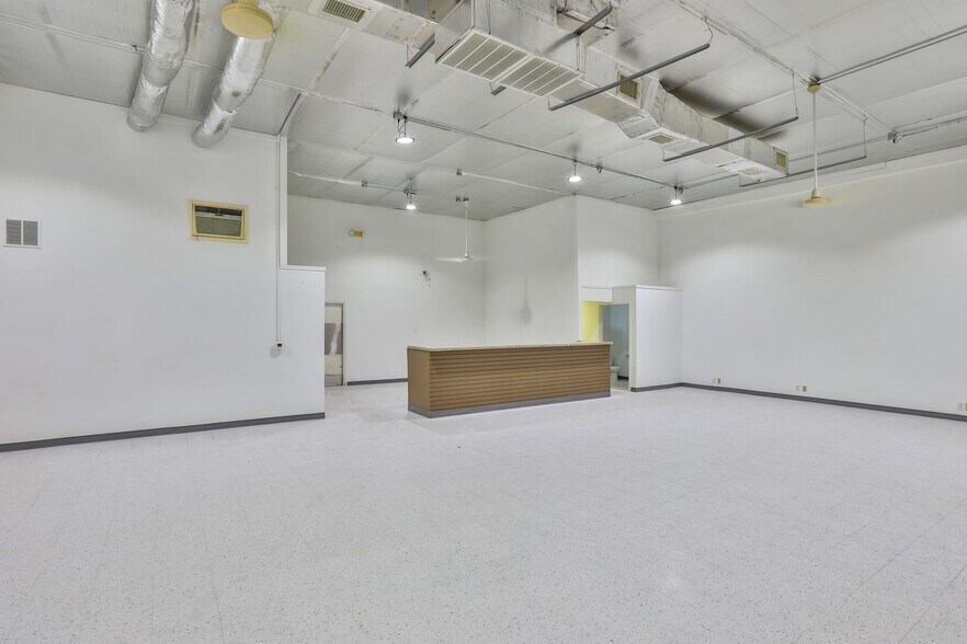 More Photos Of 4727-4751 Center Park Blvd, San Antonio Manufacturing For Lease