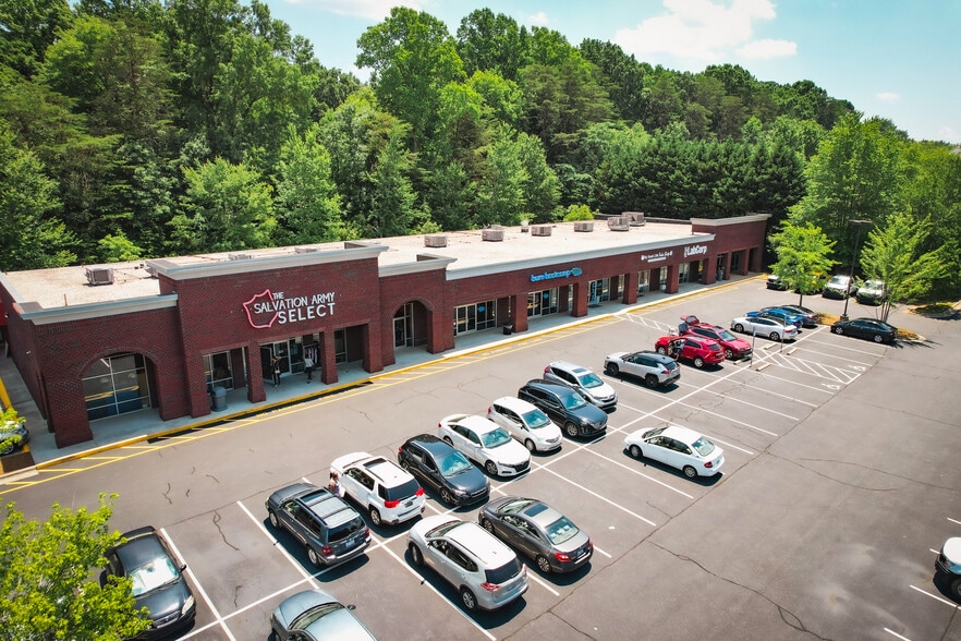 More Photos Of 3610 N Elm St, Greensboro Freestanding For Lease