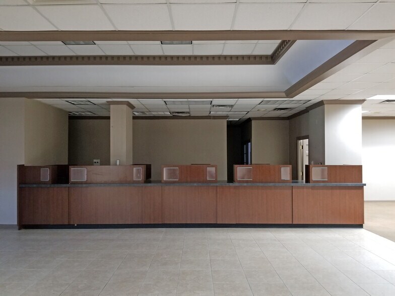 More Photos Of 49 Public Sq, Shelbyville Office For Sale