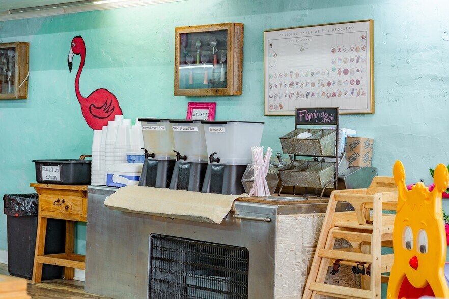 More Photos Of 105 N Main St, Hallettsville Restaurant For Sale