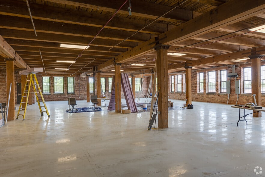 More Photos Of 1414 S Western Ave, Chicago Manufacturing For Lease