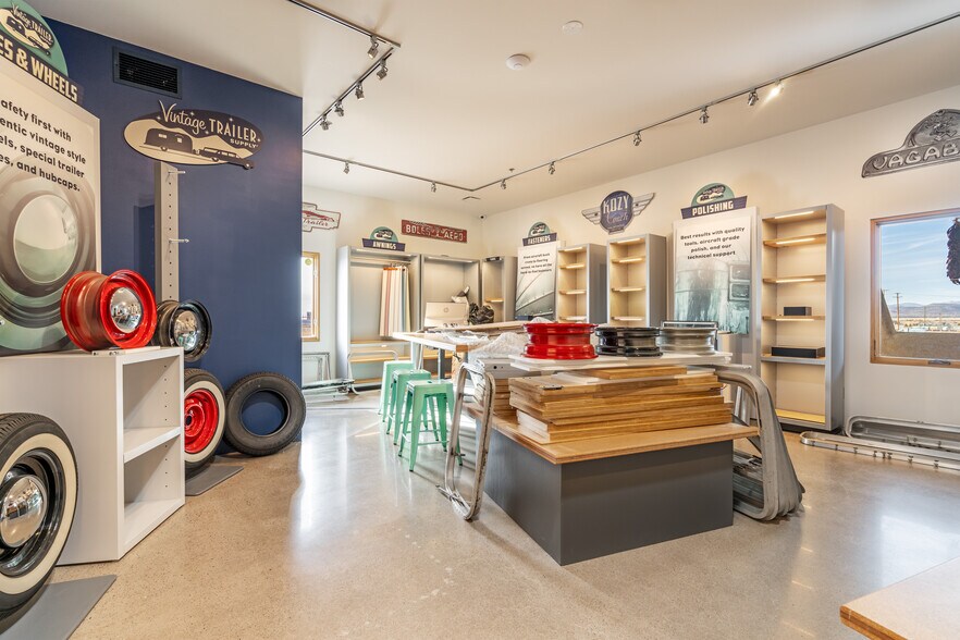 More Photos Of 27556 I 25 East Frontage Rd, Santa Fe Light Distribution For Sale