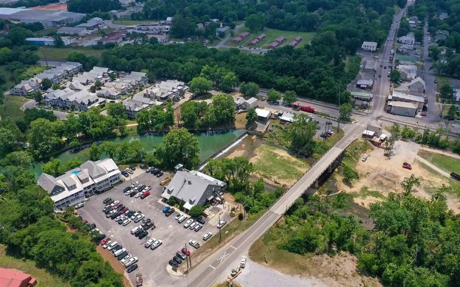 More Photos Of 911 Creekside Ct, Helena Storefront Retail Residential For Sale