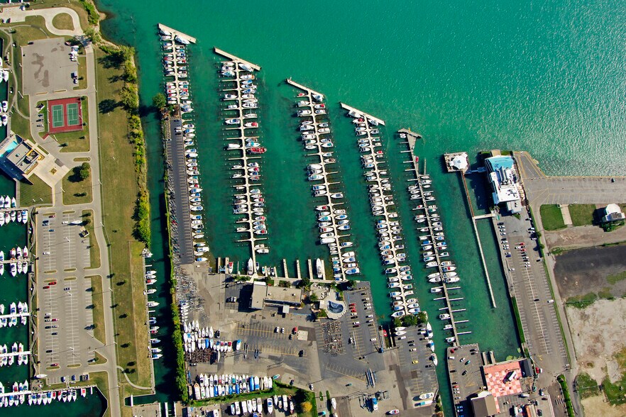 More Photos Of 100 Meadowbrook St, Detroit Marina For Sale