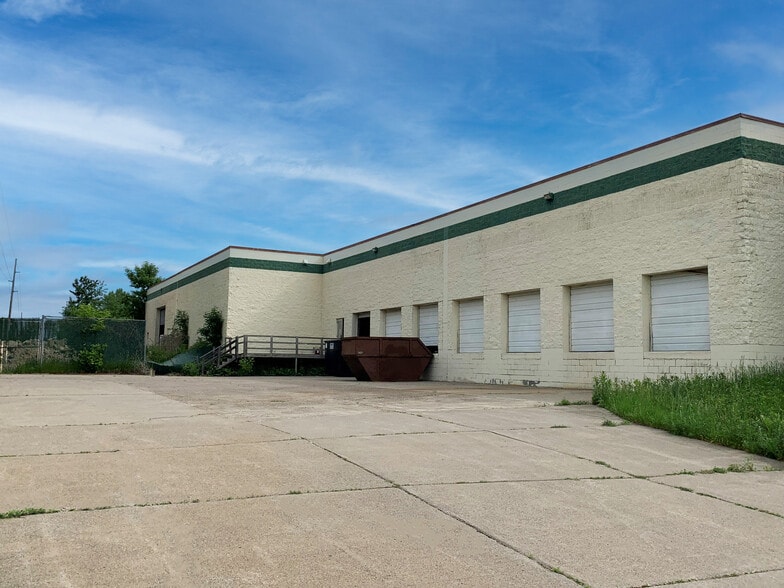 More Photos Of 15720 NE Lincoln St, Andover Manufacturing For Lease