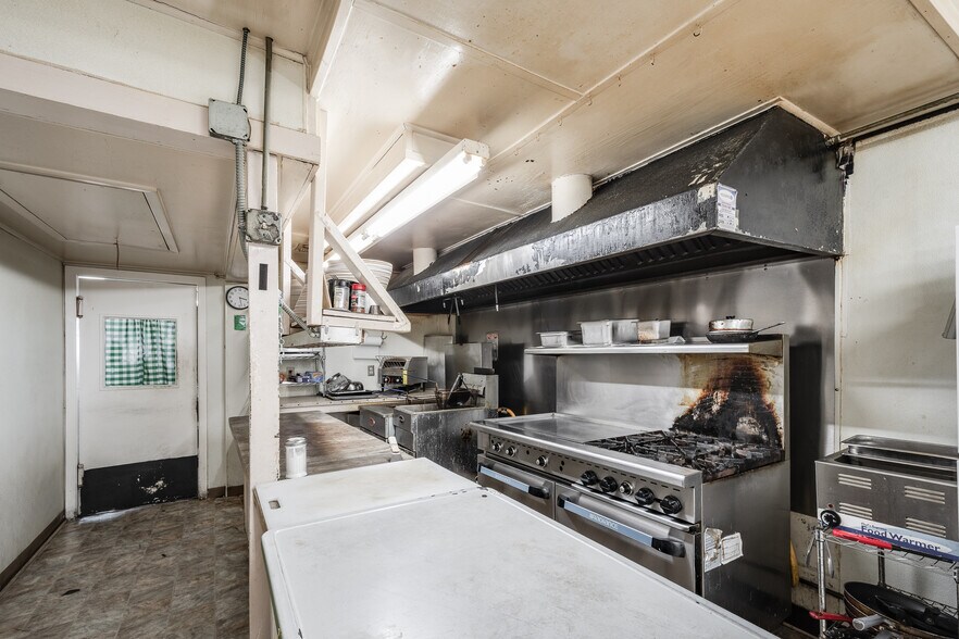 More Photos Of 318 N Washington Ave, Livingston General Retail For Sale