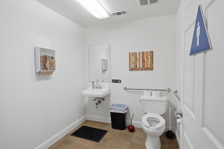 More Photos Of 440 Lower Grass Valley Rd, Nevada City Office For Sale