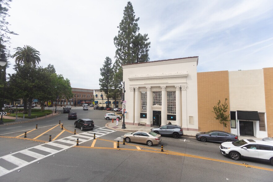 More Photos Of 10 Plaza Sq, Orange Storefront Retail Office For Lease