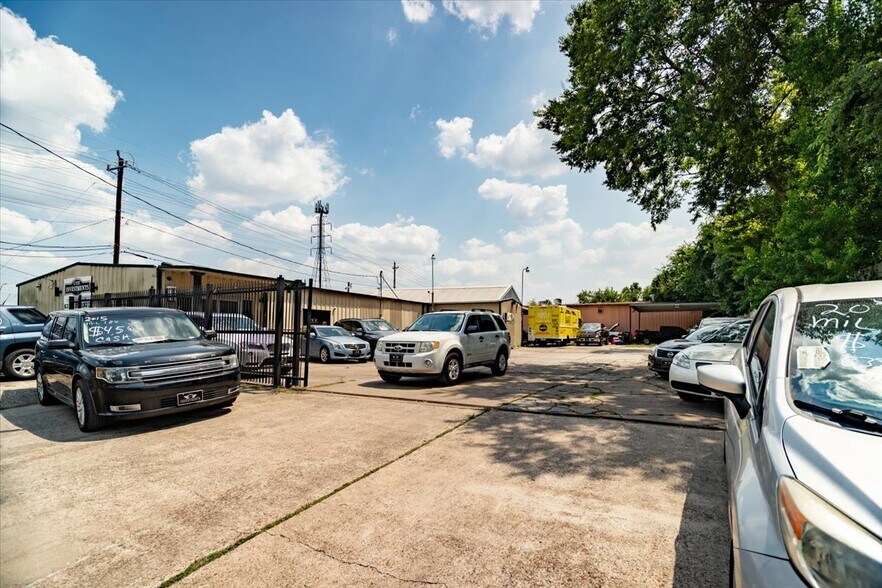More Photos Of 12969 W Hardy Rd, Houston Warehouse For Sale