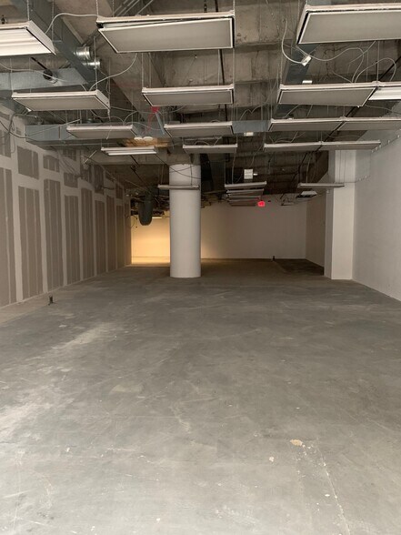 More Photos Of 801 Travis St, Houston Storefront For Lease