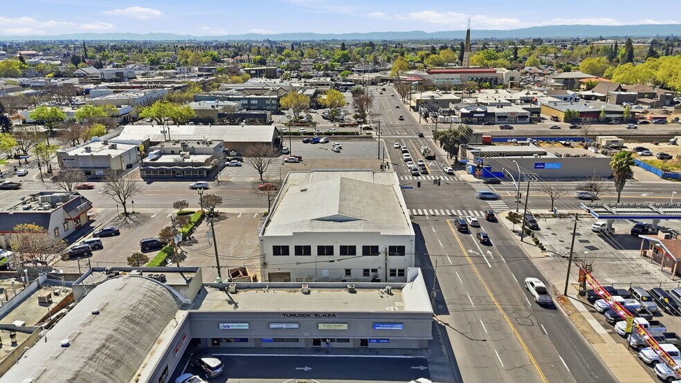 More Photos Of 208 E Olive Ave, Turlock Storefront Retail Office For Sale