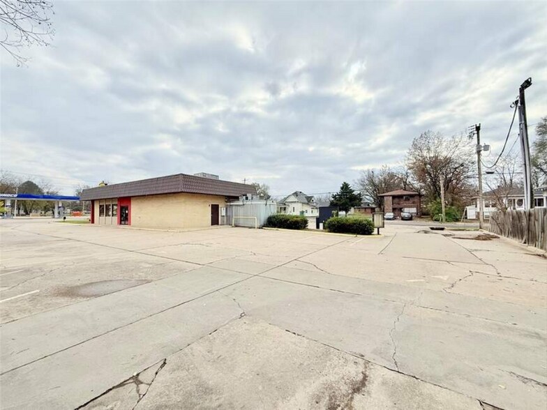 More Photos Of 1103 N Arkansas Ave, Russellville Freestanding For Sale