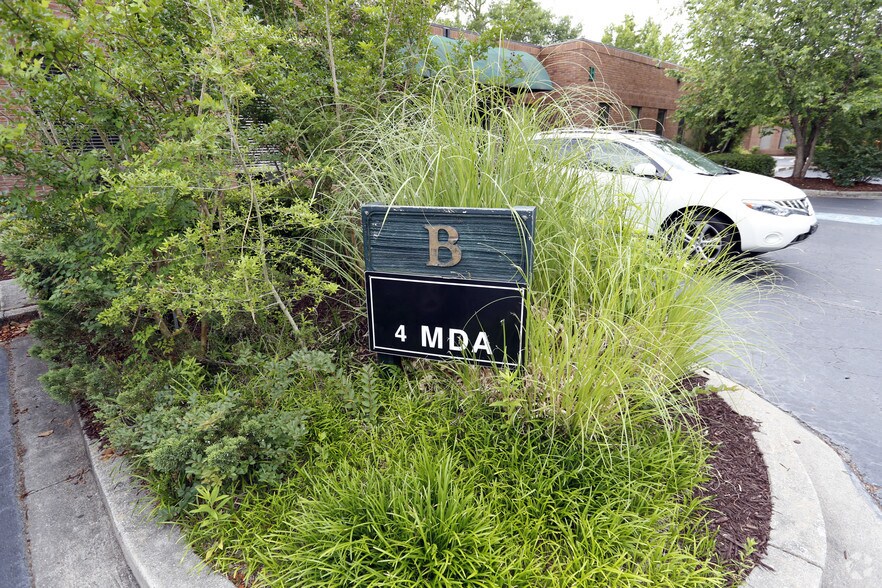 More Photos Of 29 Leinbach Dr, Charleston Office For Lease