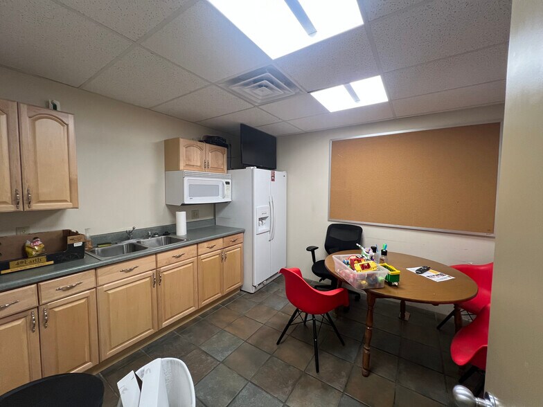 More Photos Of 250 Plymouth Ave, Salt Lake City Showroom For Sale