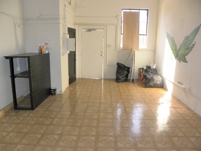 More Photos Of 1101-1119 S La Brea Ave, Los Angeles Freestanding For Lease
