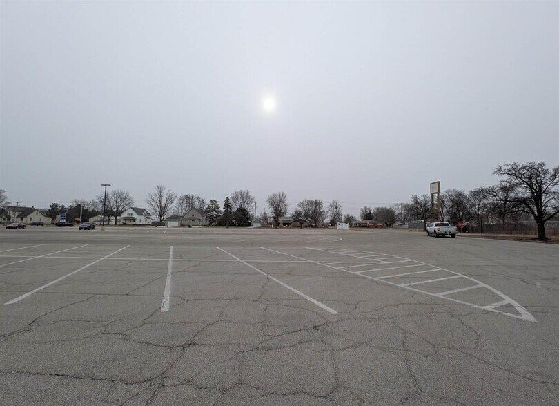 More Photos Of 1741 E Chestnut St, Canton Land For Lease