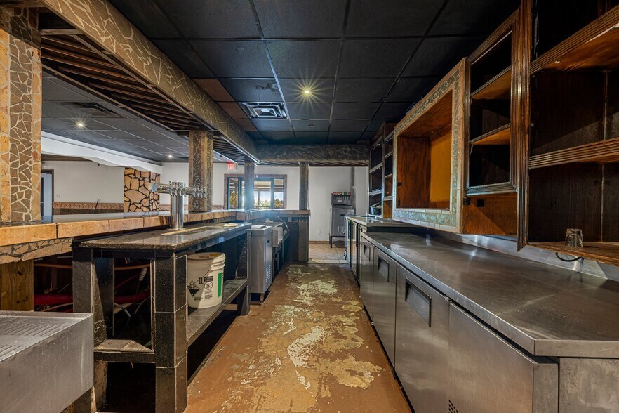 More Photos Of 754 W Cherry St, Glasgow Restaurant For Sale