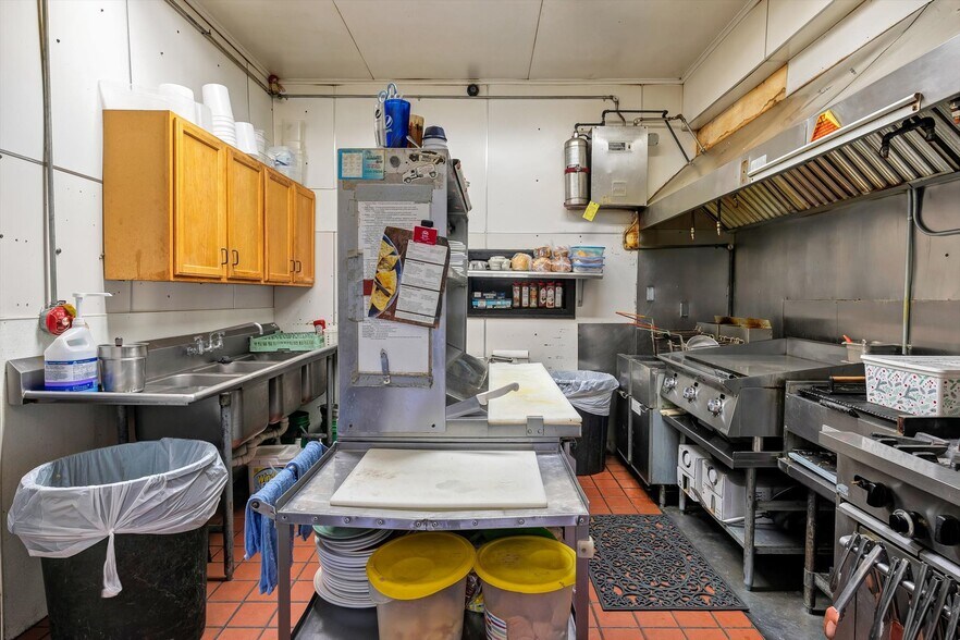 More Photos Of 108 S Old US Route 66, Hamel Restaurant For Sale