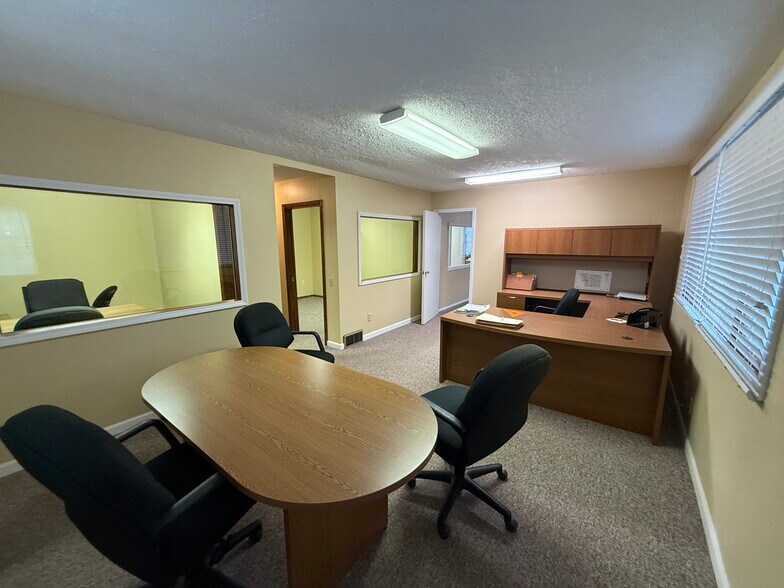 More Photos Of 910-912 7th St, Onawa Office For Sale