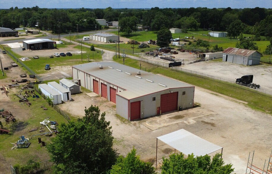 More Photos Of 2103 E SH 31, Kilgore Warehouse For Sale