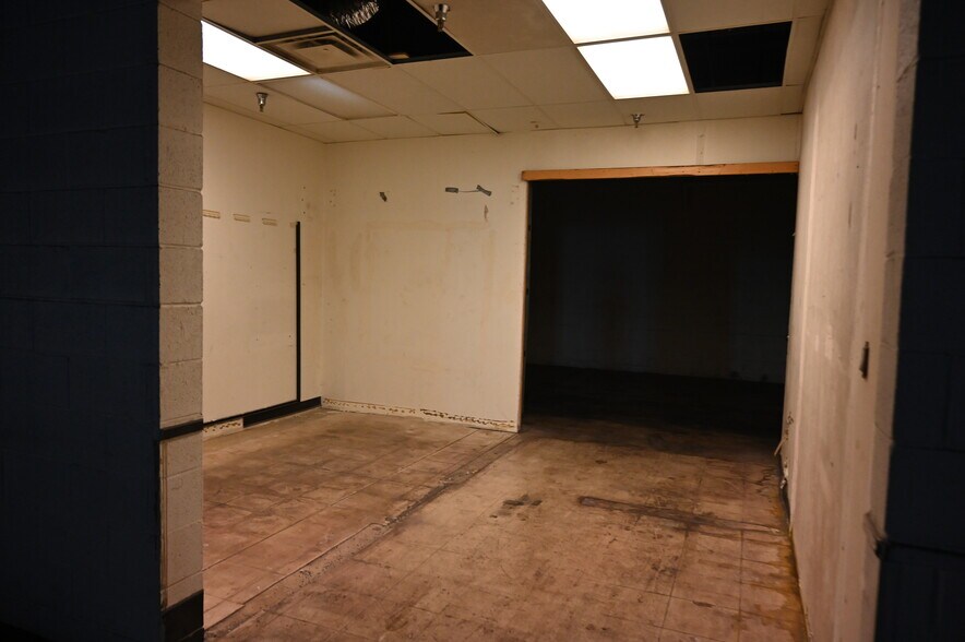 More Photos Of 2300 Claremont Ave, Ashland Storefront For Sale