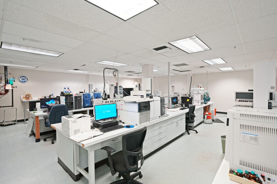 More Photos Of 21 N 1st Ave, Yakima Office For Sale