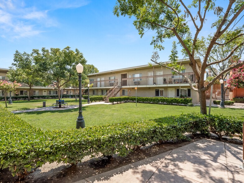 More Photos Of 532-620 N Fulton St, Fresno Apartments For Sale