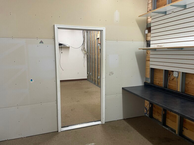 More Photos Of 3557 Wilder Rd, Bay City Freestanding For Lease