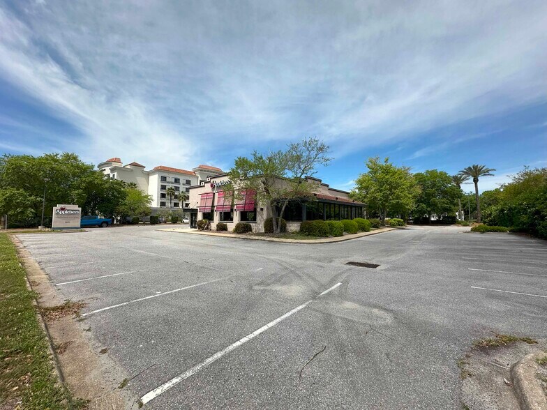 More Photos Of 8670 Us Highway 98 W, Miramar Beach Restaurant For Lease