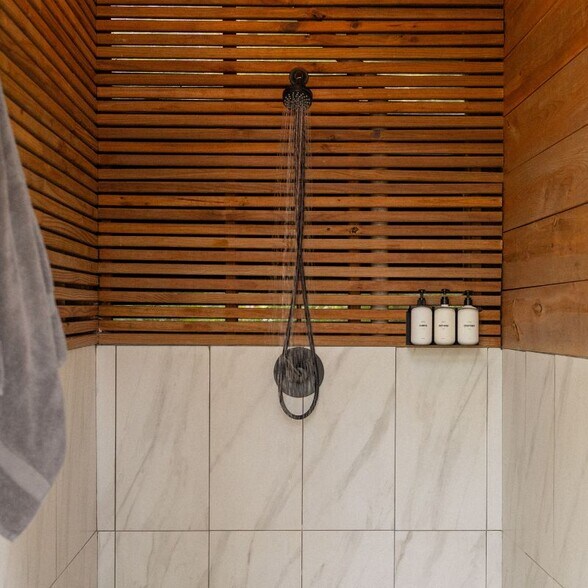 More Photos Of 22642 Highway 6, Crosby Hotel For Sale