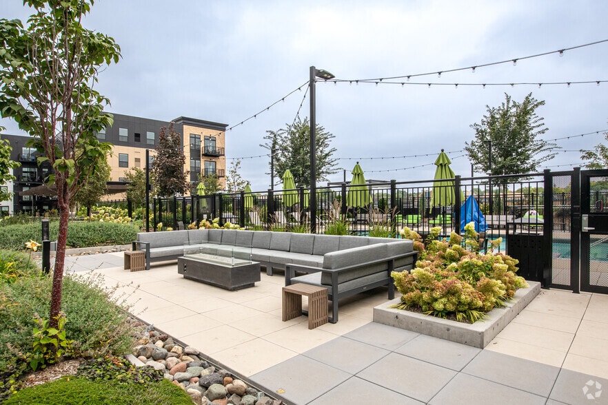 More Photos Of 800 Cretin Ave S, Saint Paul Apartments For Lease