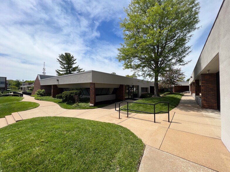 More Photos Of 1195 Corporate Lake Dr, Creve Coeur Office For Sale